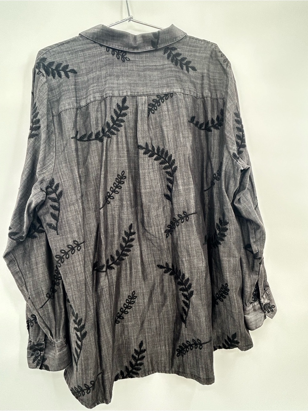 Soft Surroundings Gray Chambray Tunic Black Embroidered Papyrus Leaf 2x - Picture 2 of 10
